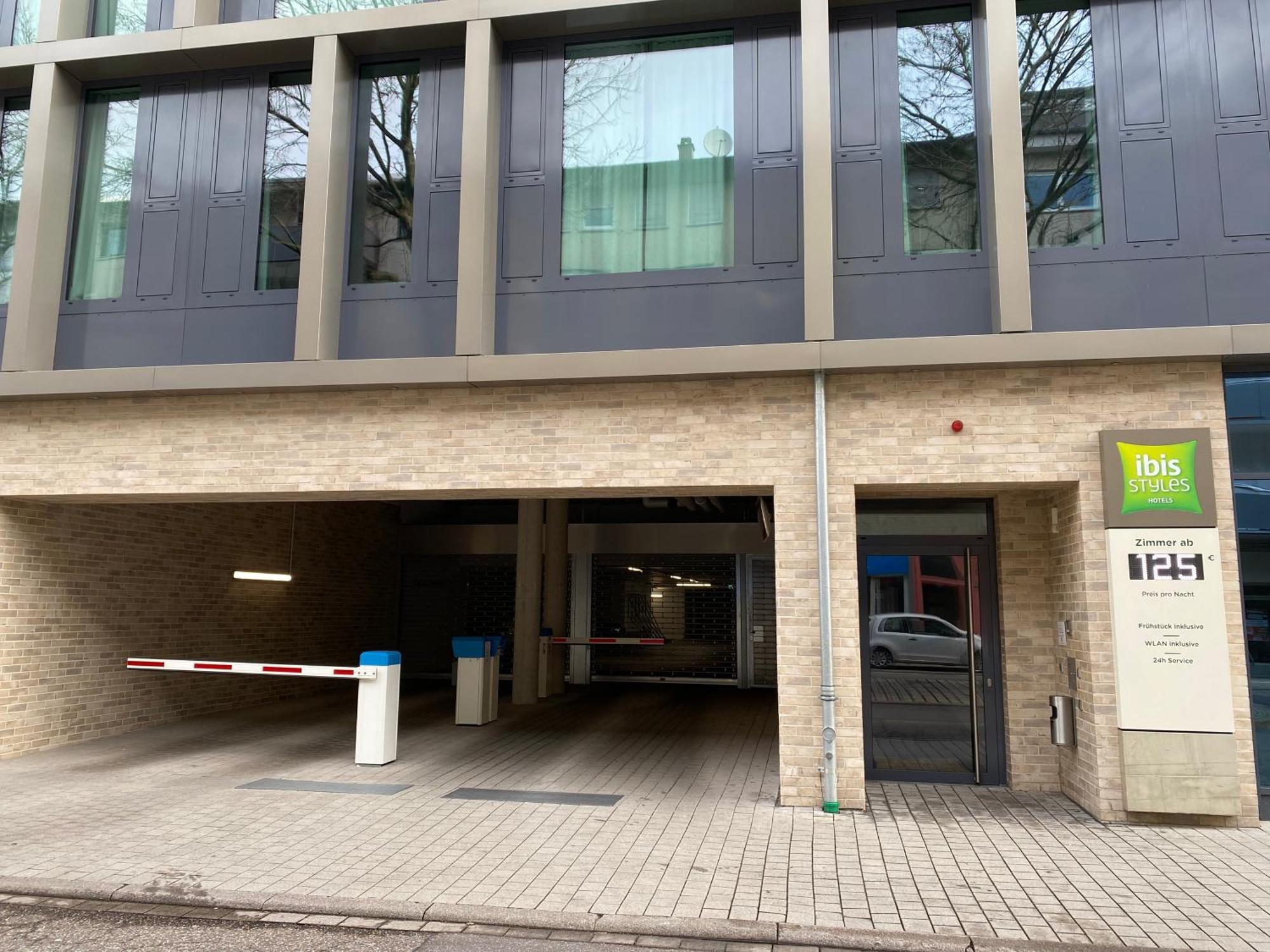 Schoenes 2 Zimmer Apartment Zentral Gelegen Pforzheim Exterior foto